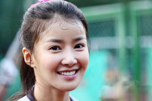 Lỡ để mẹ chồng nhìn thấy chồng đang ngâm chân cho vợ sắp sinh, cả hai chúng tôi bị bà mắng té tát