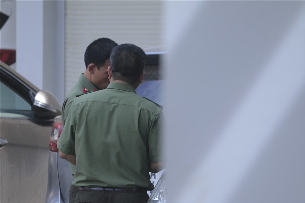 (Video) Cận cảnh khám nhà cán bộ Sở GDĐT vụ sửa bài, nâng điểm thi ở Sơn La