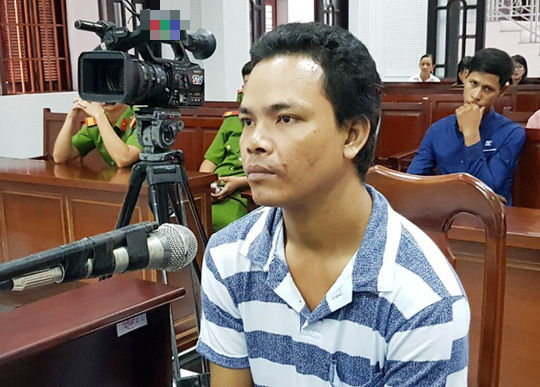 Cự cãi lúc nhậu say, em vợ dùng kéo đâm chết anh rể