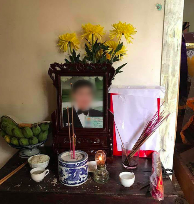 Người thân cắt vội hình cưới để làm di ảnh cho chú rể trong vụ tai nạn 13 người chết Người thân cắt vội hình cưới để làm di ảnh cho chú rể trong vụ tai nạn 13 người chết