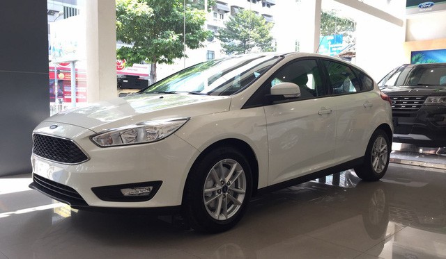 Giá Ford Focus lại xuống thấp kỷ lục, chỉ ngang Honda City