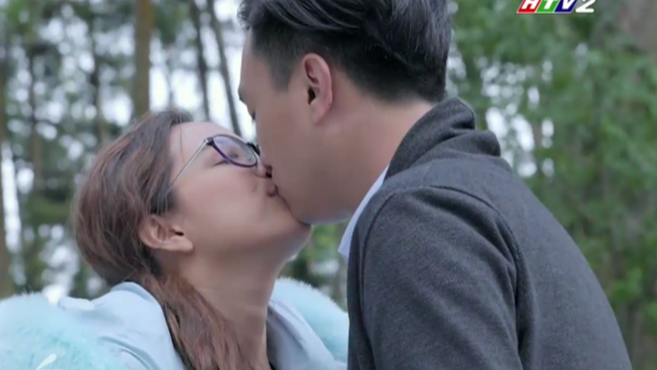 Gạo Nếp Gạo Tẻ tập 37: Vừa quyết định buông tay, Hương lại khóc lóc níu kéo chồng và cái kết