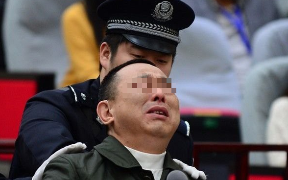 Bi kịch nối tiếp từ cái chết của con gái mới sinh đến án tử dành cho ông bố sát nhân chỉ vì thương con mù quáng