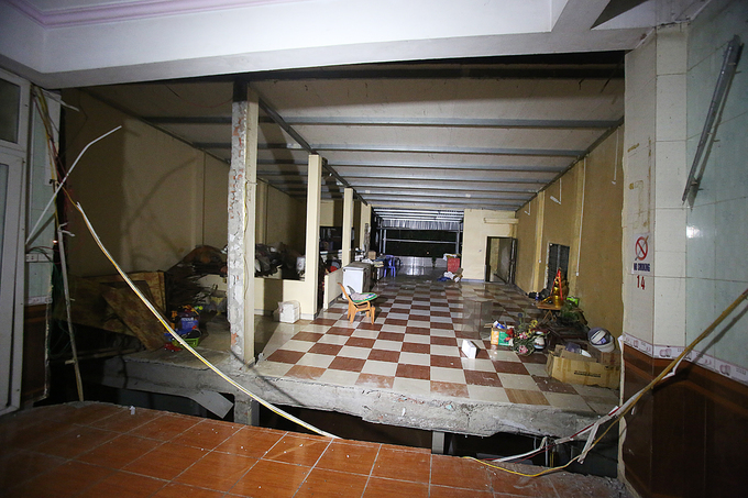 Hàng chục ngôi nhà ở Hòa Bình nguy cơ sụp xuống sông Đà