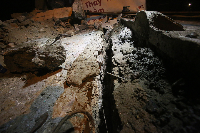 Hàng chục ngôi nhà ở Hòa Bình nguy cơ sụp xuống sông Đà