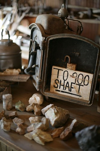 Bên trong thị trấn ma triệu đô ở Thung lũng Chết có gì?