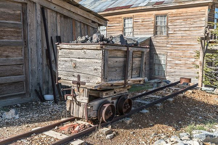 Bên trong thị trấn ma triệu đô ở Thung lũng Chết có gì?