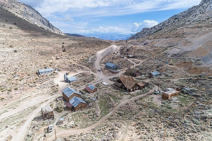 Bên trong thị trấn ma triệu đô ở Thung lũng Chết có gì?