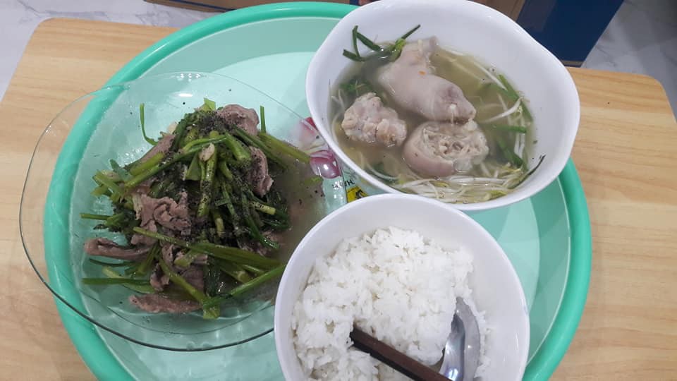 Khoe may mắn vì được mẹ chồng nấu cơm ngon trong kỳ ở cữ, nàng dâu Sài Gòn chẳng ngờ làm nổ ra tranh cãi