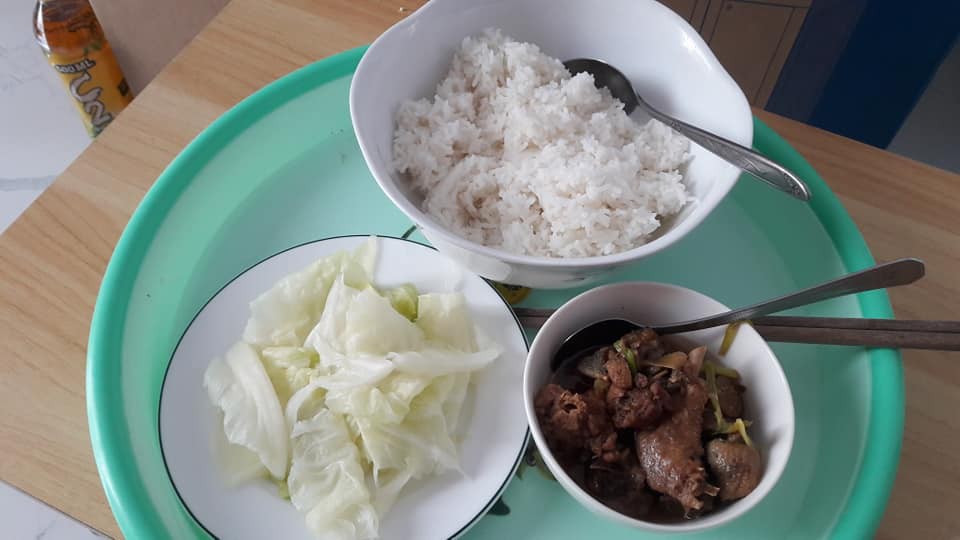 Khoe may mắn vì được mẹ chồng nấu cơm ngon trong kỳ ở cữ, nàng dâu Sài Gòn chẳng ngờ làm nổ ra tranh cãi