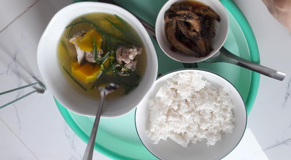 Khoe may mắn vì được mẹ chồng nấu cơm ngon trong kỳ ở cữ, nàng dâu Sài Gòn chẳng ngờ làm nổ ra tranh cãi