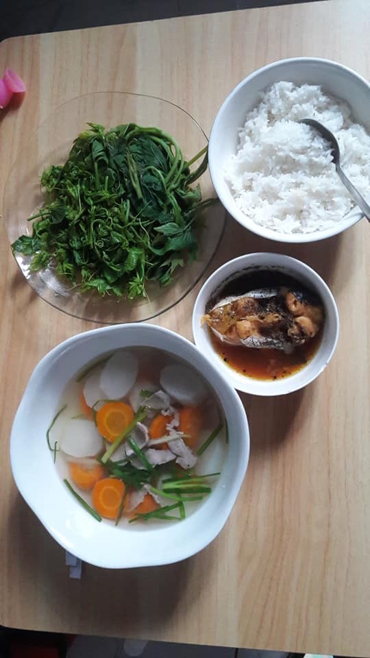 Khoe may mắn vì được mẹ chồng nấu cơm ngon trong kỳ ở cữ, nàng dâu Sài Gòn chẳng ngờ làm nổ ra tranh cãi