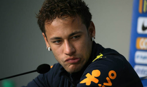 Neymar thừa nhận lạm dụng các pha ăn vạ