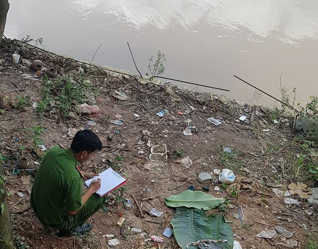 Nghi vấn mẹ ôm con nhảy sông tự vẫn