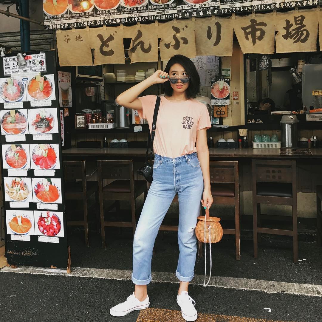 4 mẫu jeans hot nhất mạng xã hội hè này hóa ra đều rất quen thuộc và diện mãi mà chẳng hề lỗi mốt 4 mẫu jeans hot nhất mạng xã hội hè này hóa ra đều rất quen thuộc và diện mãi mà chẳng hề lỗi mốt
