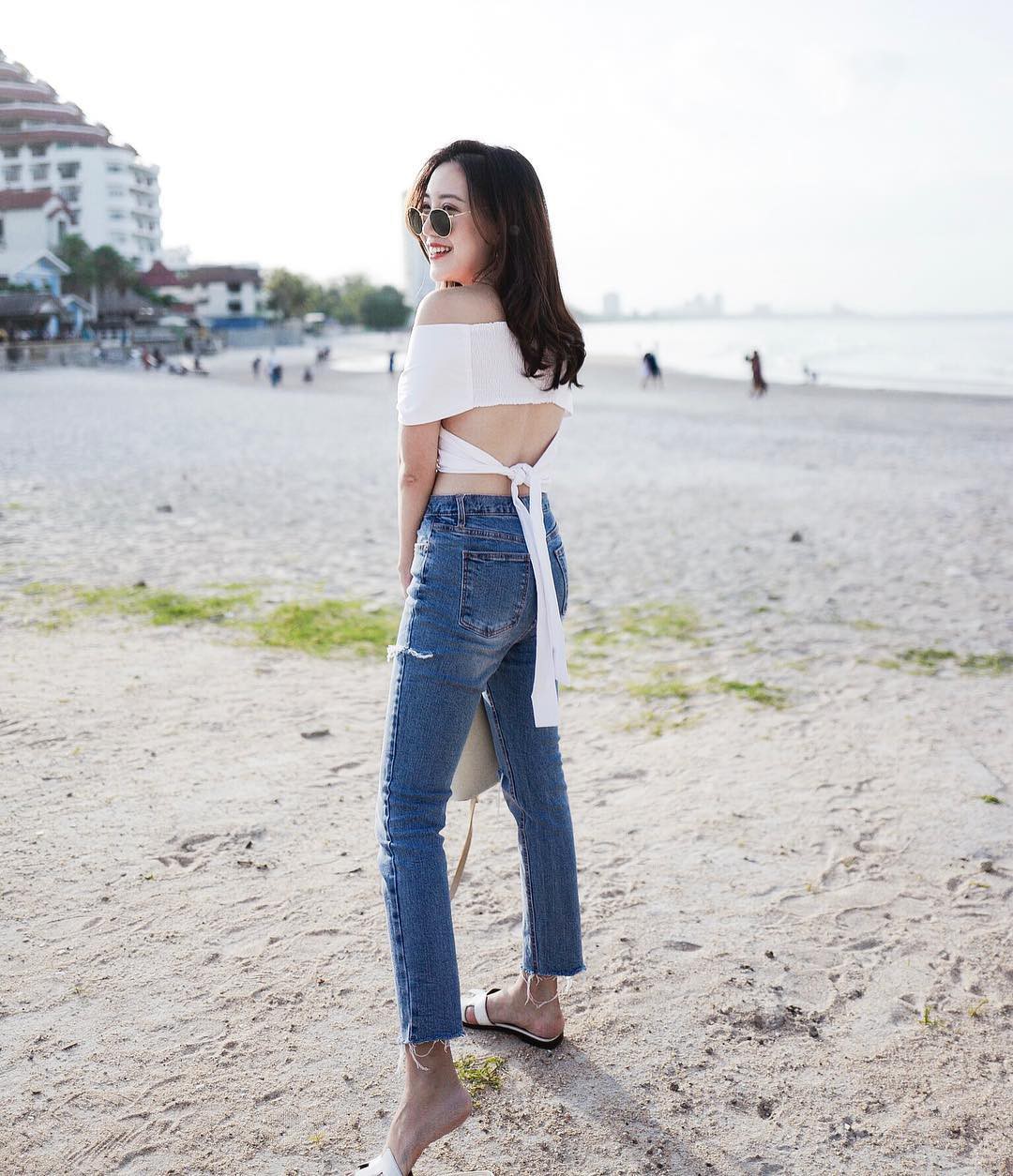4 mẫu jeans hot nhất mạng xã hội hè này hóa ra đều rất quen thuộc và diện mãi mà chẳng hề lỗi mốt 4 mẫu jeans hot nhất mạng xã hội hè này hóa ra đều rất quen thuộc và diện mãi mà chẳng hề lỗi mốt