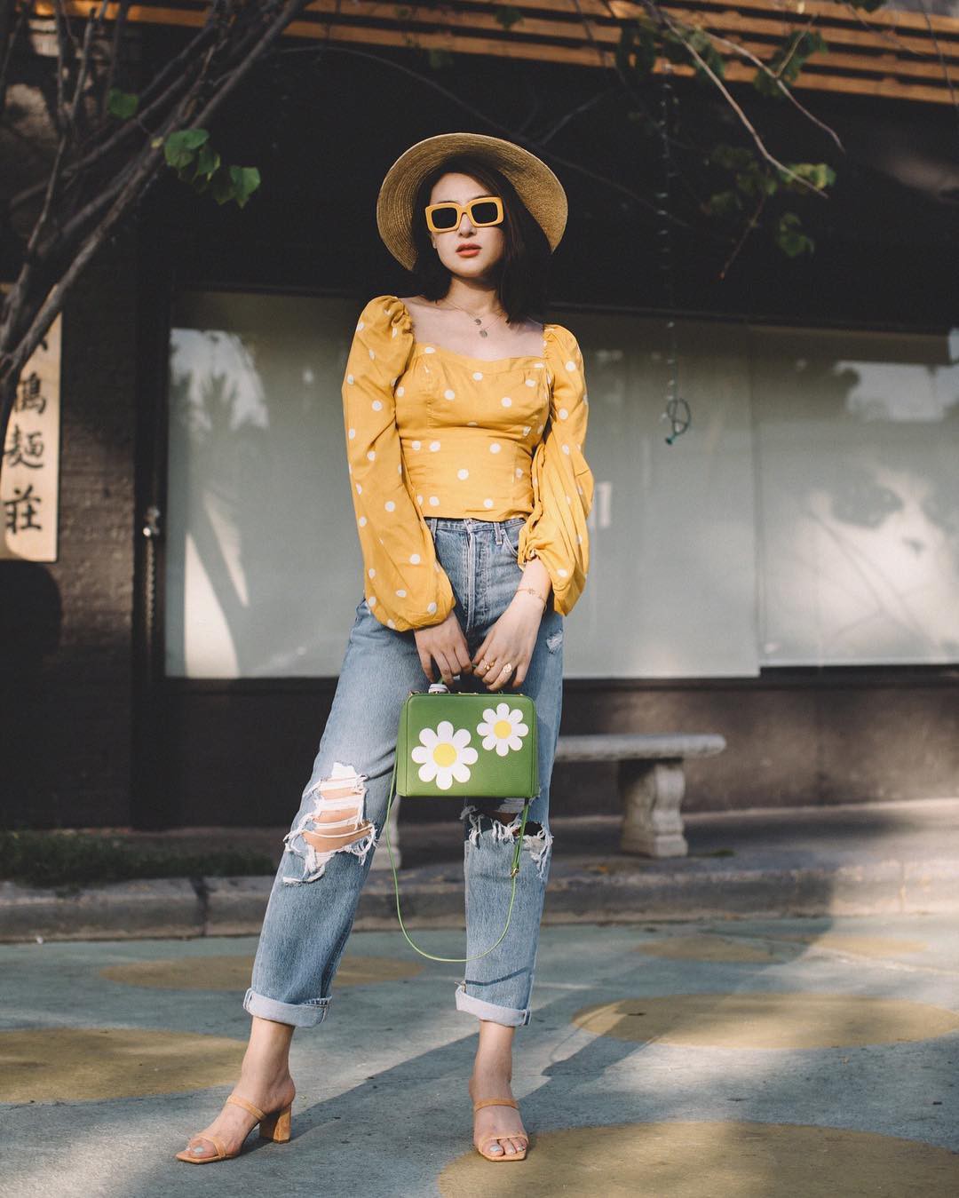 4 mẫu jeans hot nhất mạng xã hội hè này hóa ra đều rất quen thuộc và diện mãi mà chẳng hề lỗi mốt 4 mẫu jeans hot nhất mạng xã hội hè này hóa ra đều rất quen thuộc và diện mãi mà chẳng hề lỗi mốt