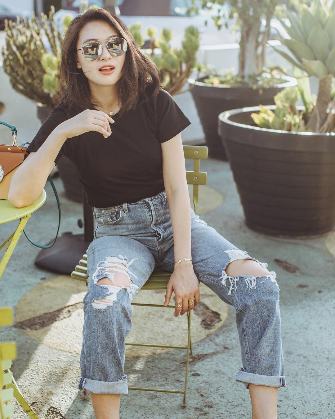 4 mẫu jeans hot nhất mạng xã hội hè này hóa ra đều rất quen thuộc và diện mãi mà chẳng hề lỗi mốt 4 mẫu jeans hot nhất mạng xã hội hè này hóa ra đều rất quen thuộc và diện mãi mà chẳng hề lỗi mốt