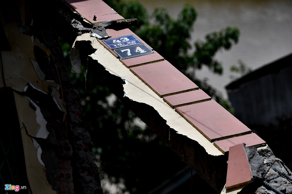 Ngày giỗ bất đắc dĩ ngay ngôi nhà vừa sập ở Hòa Bình