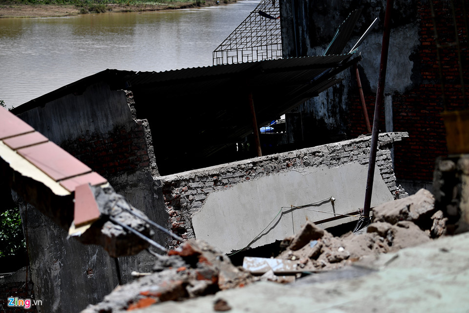 Ngày giỗ bất đắc dĩ ngay ngôi nhà vừa sập ở Hòa Bình