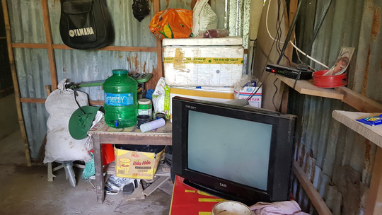 Cuộc sống khó khăn của người khổng lồ cao hơn 2,1 m ở miền Tây Cuộc sống khó khăn của người khổng lồ cao hơn 2,1 m ở miền Tây