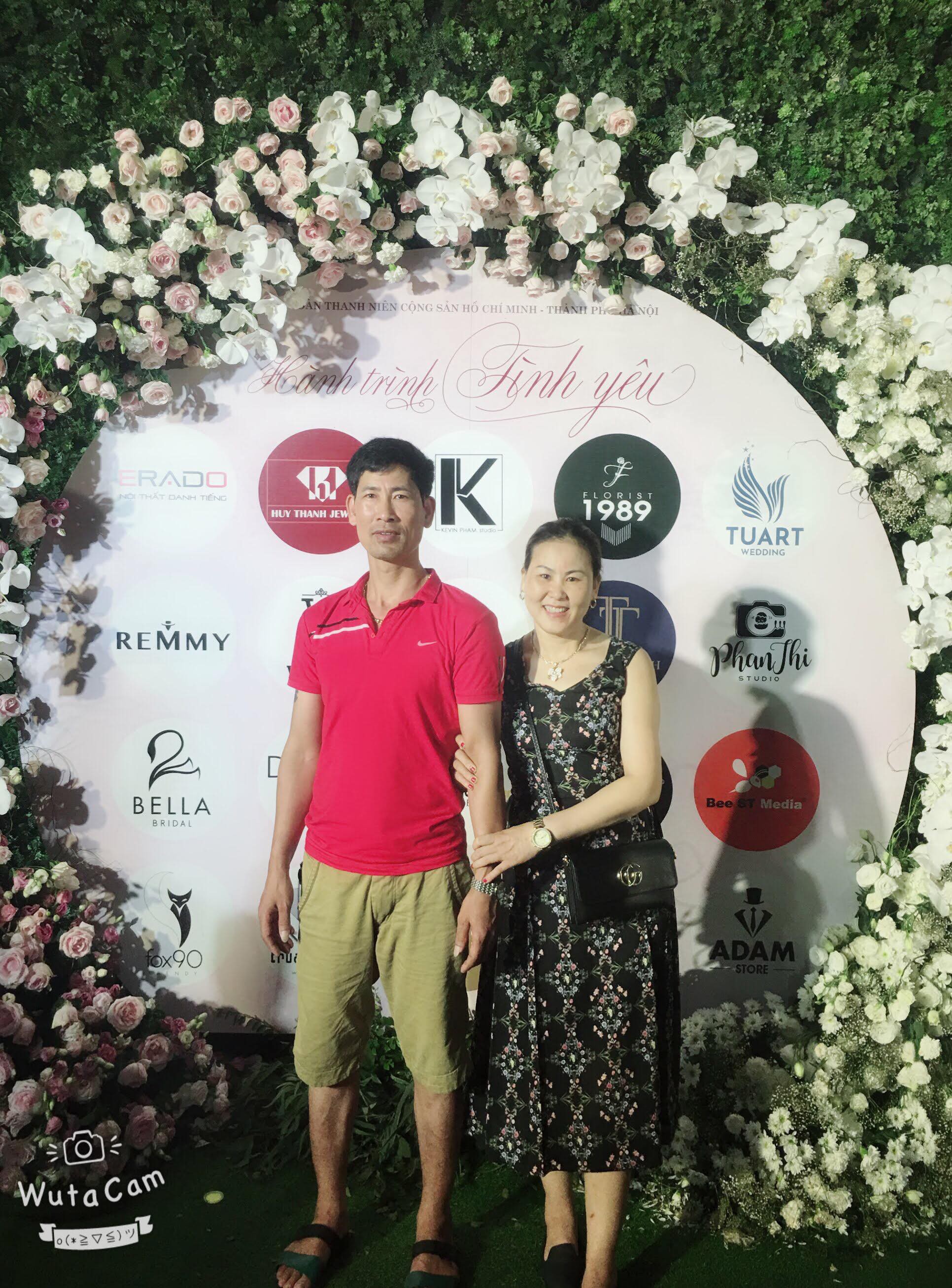 Ông chồng hài nhất vịnh Bắc Bộ, cãi vợ chem chẻm nhưng thấy vợ say là rủ 3 con đến tận bàn nhậu vác vợ về