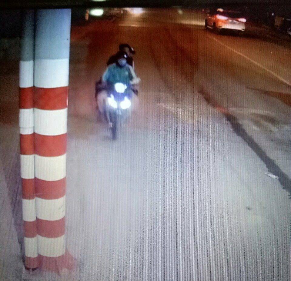 Hình ảnh cuối cùng của tài xế GrabBike chở theo 2 nam thanh niên trước khi bị sát hại