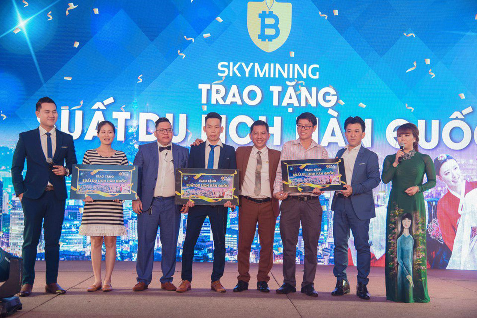 Màn thưởng xe sang chục tỷ của đa cấp lừa đảo Sky Mining