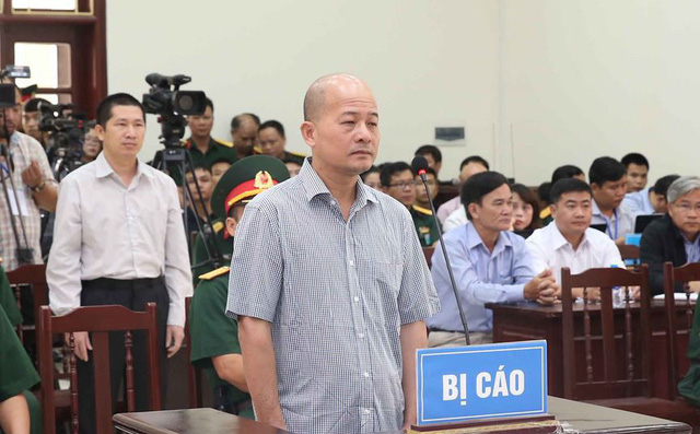 Út trọc khai nhà nghèo khổ, học ít, chữ xấu nên nhờ người khác viết hộ lý lịch Đảng