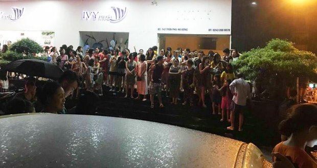 Chập điện ở tầng 15 khu chung cư, hàng trăm cư dân tháo chạy tán loạn trong đêm mưa