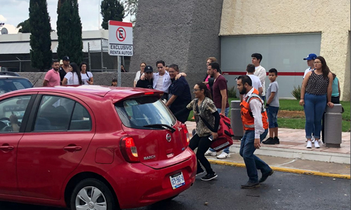 Hành khách cảm thấy luồng khí mạnh đánh trúng máy bay Mexico