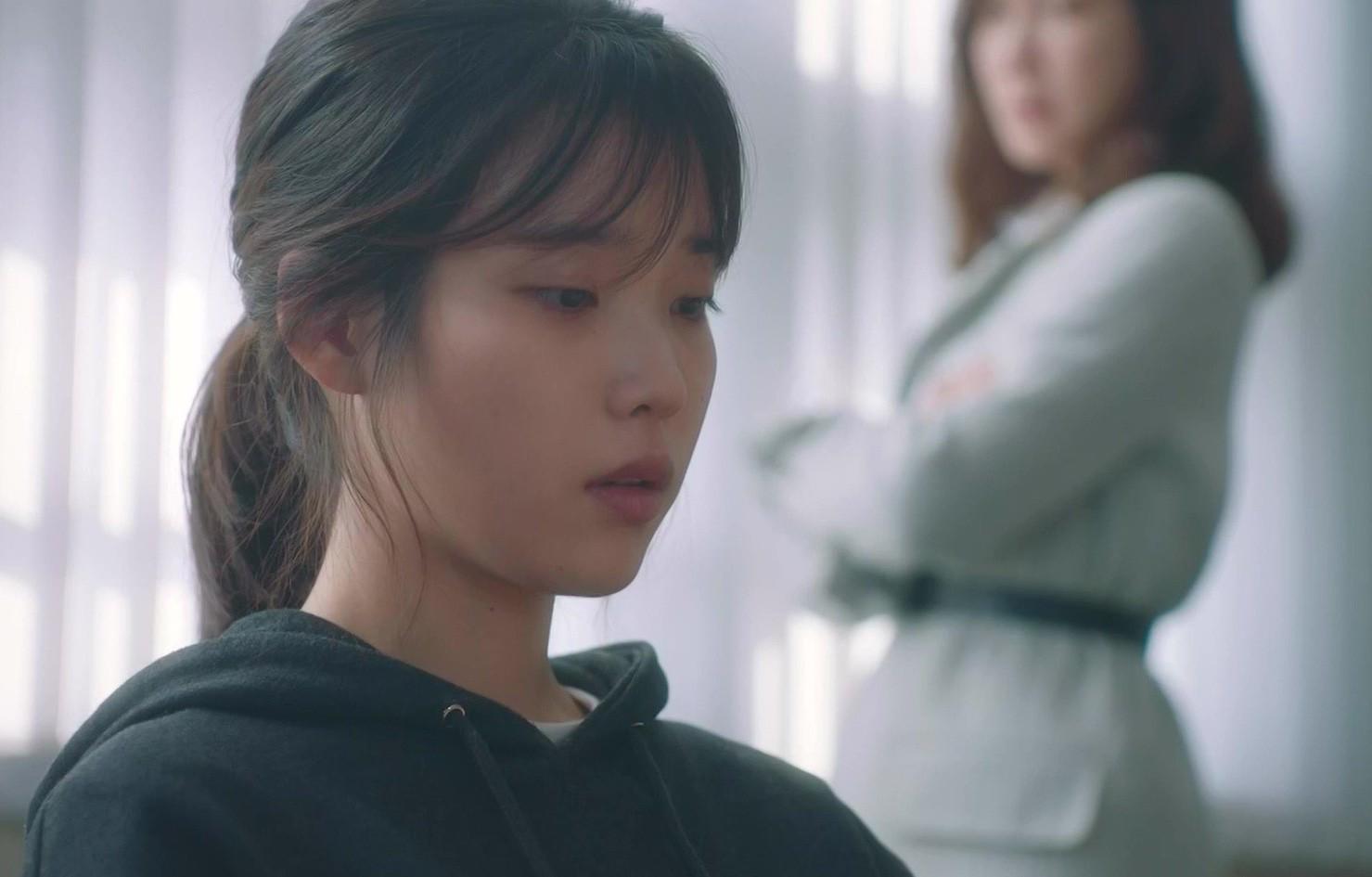 Biết cô bạn thân yêu thầm chồng sắp cưới của mình, tôi bày kế để đẩy họ đến với nhau