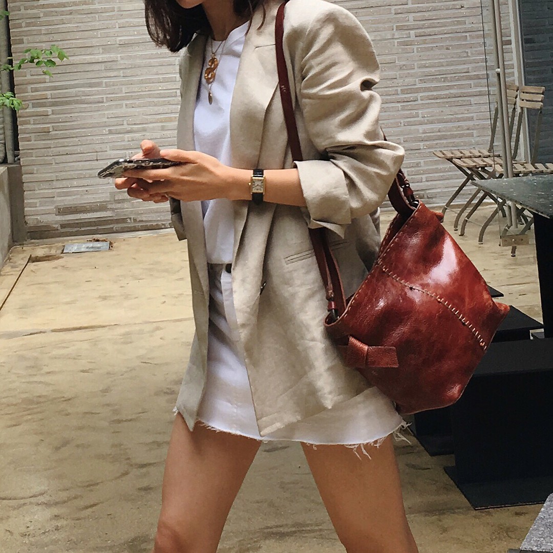 Không phải cứ dài là đẹp, áo blazer năm nay tay càng ngắn lại càng thú vị