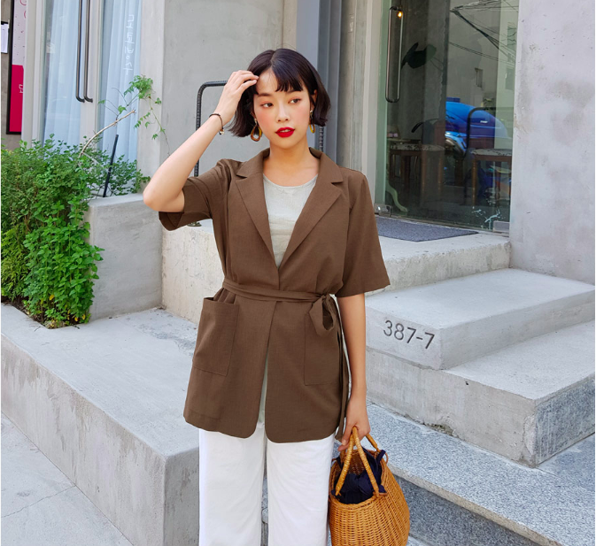 Không phải cứ dài là đẹp, áo blazer năm nay tay càng ngắn lại càng thú vị