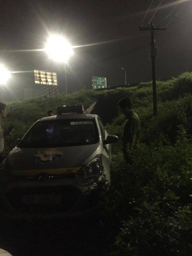 Bắt 2 nghi phạm cầm dao cứa cổ tài xế taxi trong đêm