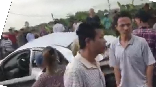 Lại xảy ra tai nạn tàu hỏa tông ô tô, 4 người bị thương nặng