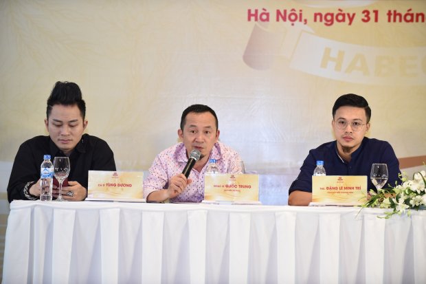 Ca sĩ Tùng Dương bỏ vợ ở nhà trong ngày sinh nhật để đi dự họp báo