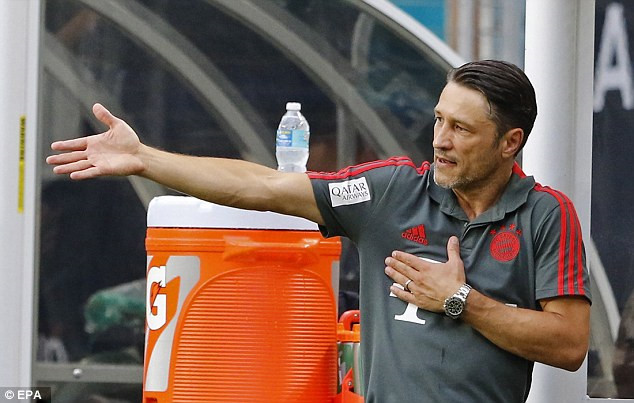 Bayern cẩn thận với bom nổ chậm Lewandowski