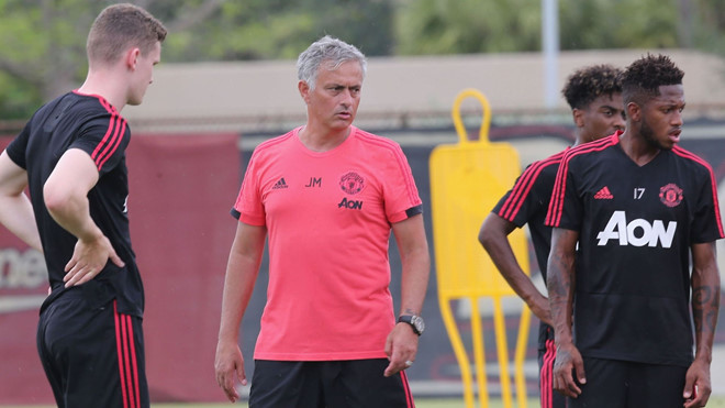 Mourinho muốn MU mua thêm ít nhất một tân binh