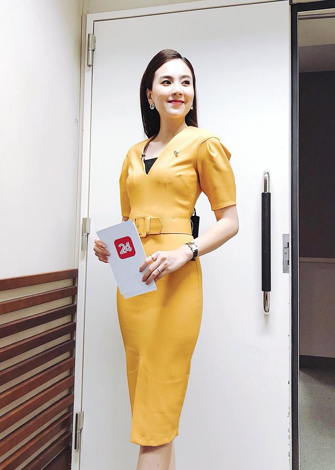 Không cần xem thư ký Kim, bạn có thể học ngay cô gái thời tiết Mai Ngọc cách diện đồ công sở đẹp miễn chê Không cần xem thư ký Kim, bạn có thể học ngay cô gái thời tiết Mai Ngọc cách diện đồ công sở đẹp miễn chê