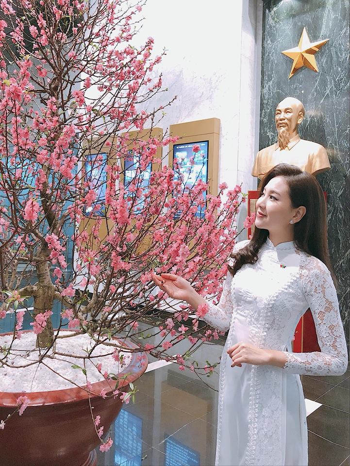 Không cần xem thư ký Kim, bạn có thể học ngay cô gái thời tiết Mai Ngọc cách diện đồ công sở đẹp miễn chê Không cần xem thư ký Kim, bạn có thể học ngay cô gái thời tiết Mai Ngọc cách diện đồ công sở đẹp miễn chê