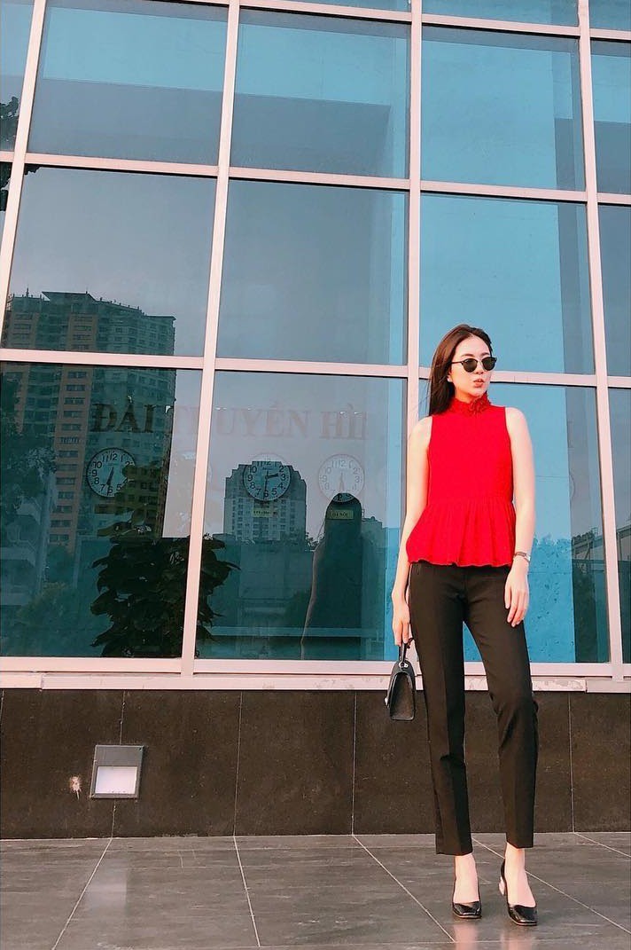 Không cần xem thư ký Kim, bạn có thể học ngay cô gái thời tiết Mai Ngọc cách diện đồ công sở đẹp miễn chê Không cần xem thư ký Kim, bạn có thể học ngay cô gái thời tiết Mai Ngọc cách diện đồ công sở đẹp miễn chê