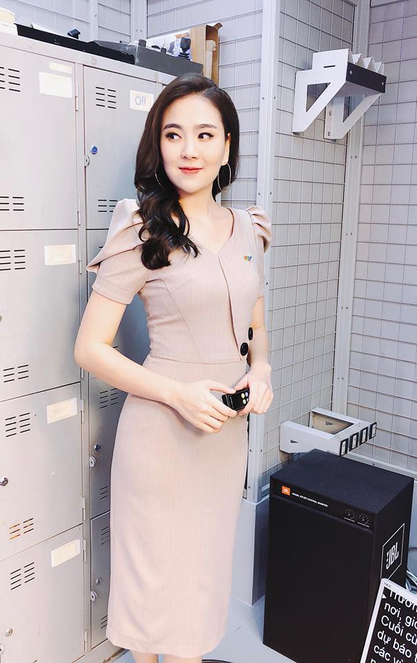 Không cần xem thư ký Kim, bạn có thể học ngay cô gái thời tiết Mai Ngọc cách diện đồ công sở đẹp miễn chê Không cần xem thư ký Kim, bạn có thể học ngay cô gái thời tiết Mai Ngọc cách diện đồ công sở đẹp miễn chê