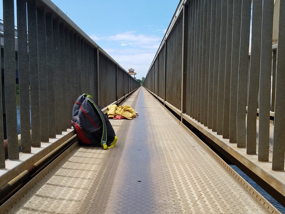 Cha già khóc nghẹn khi nghe tin con gái nhảy xuống sông Hương tự tử