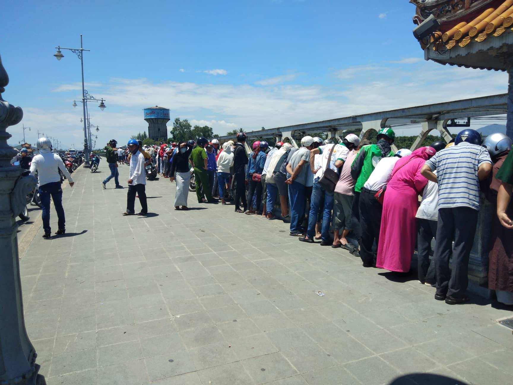 Cha già khóc nghẹn khi nghe tin con gái nhảy xuống sông Hương tự tử