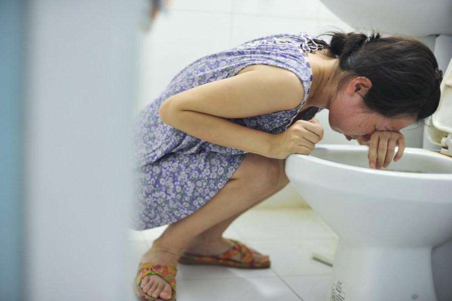 Sắp ly hôn thì phát hiện có thai, vợ bị chồng đuổi đi kèm lời hứa hẹn: Sinh con ra để cho anh nuôi