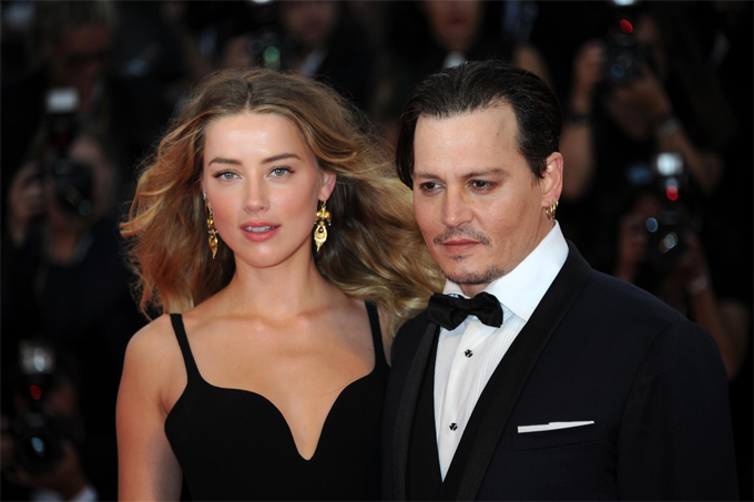 Johnny Depp khẳng định từng bị vợ cũ đấm hai phát vào mặt