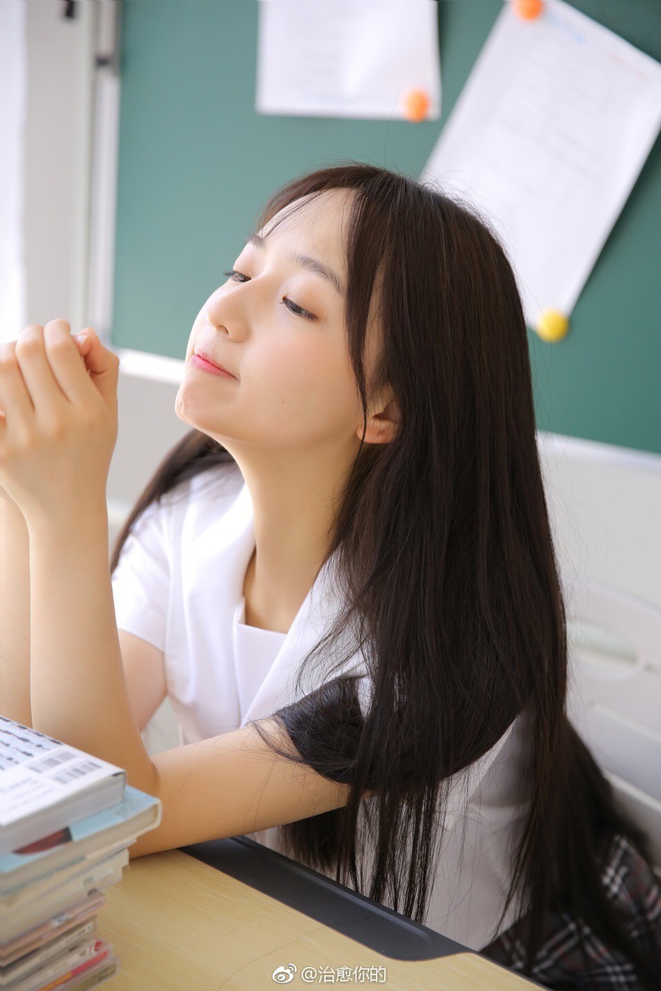 Nhan sắc của cô bạn tân sinh viên Học viện Điện ảnh Bắc Kinh: Chỉ cần mặc đồng phục thôi là đủ làm say đắm lòng người rồi