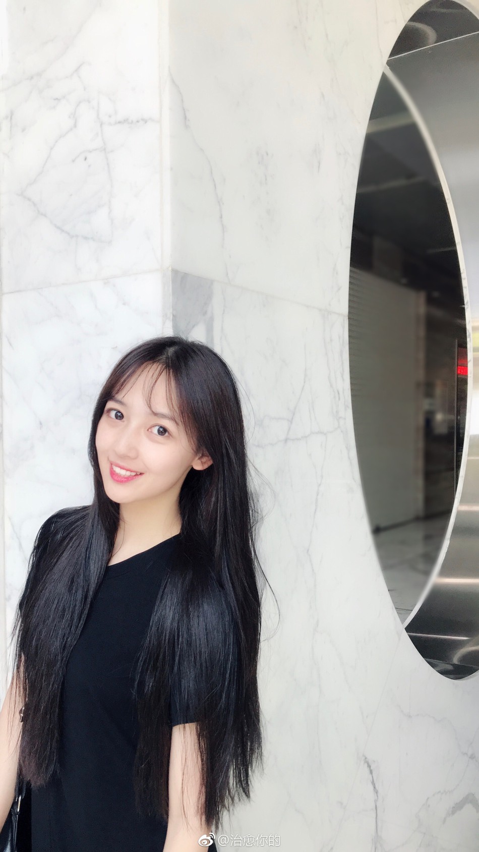 Nhan sắc của cô bạn tân sinh viên Học viện Điện ảnh Bắc Kinh: Chỉ cần mặc đồng phục thôi là đủ làm say đắm lòng người rồi