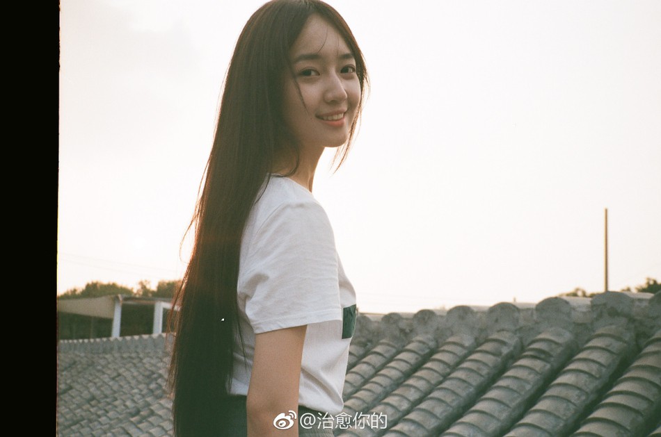 Nhan sắc của cô bạn tân sinh viên Học viện Điện ảnh Bắc Kinh: Chỉ cần mặc đồng phục thôi là đủ làm say đắm lòng người rồi